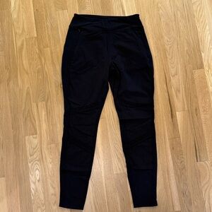 Woman’s Athleta Black Activewear Leggings Pants Size 8